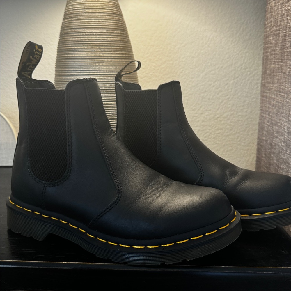 Dr Marten Leather Chelsea boot